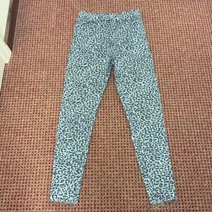 Stradivarius • Cheetah/Leopard Skinny Jeans (4)